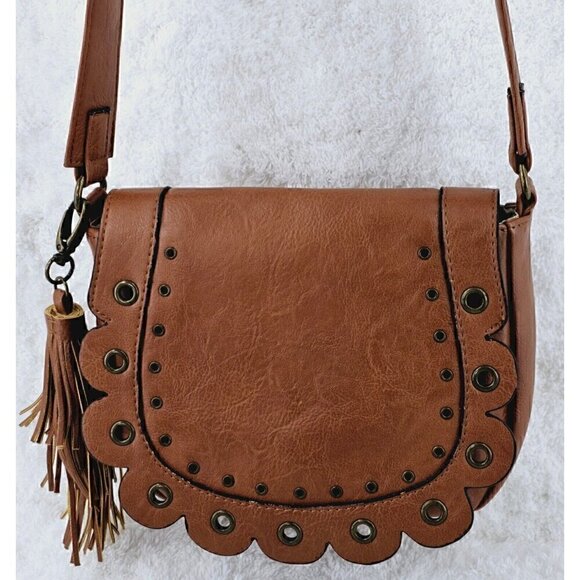 Madden Girls Camel Brown Faux Leather Scalloped Saddle Bag Crossbody Tassel - Picture 16 of 16